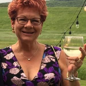 Meet your Posher, Elise